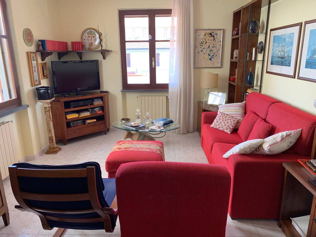 casa indipendente in vendita a Massa in zona Quercioli