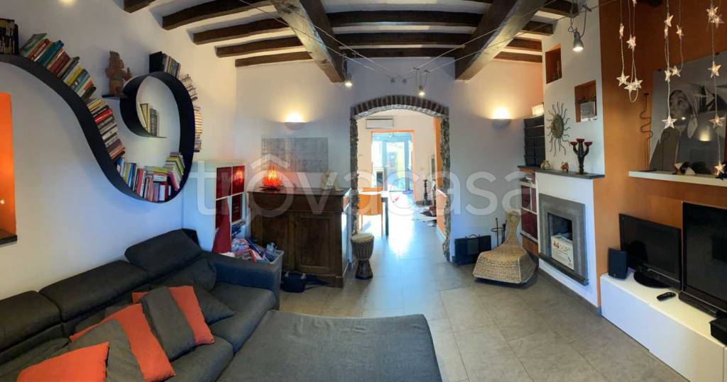 casa indipendente in vendita a Massa in zona Quercioli