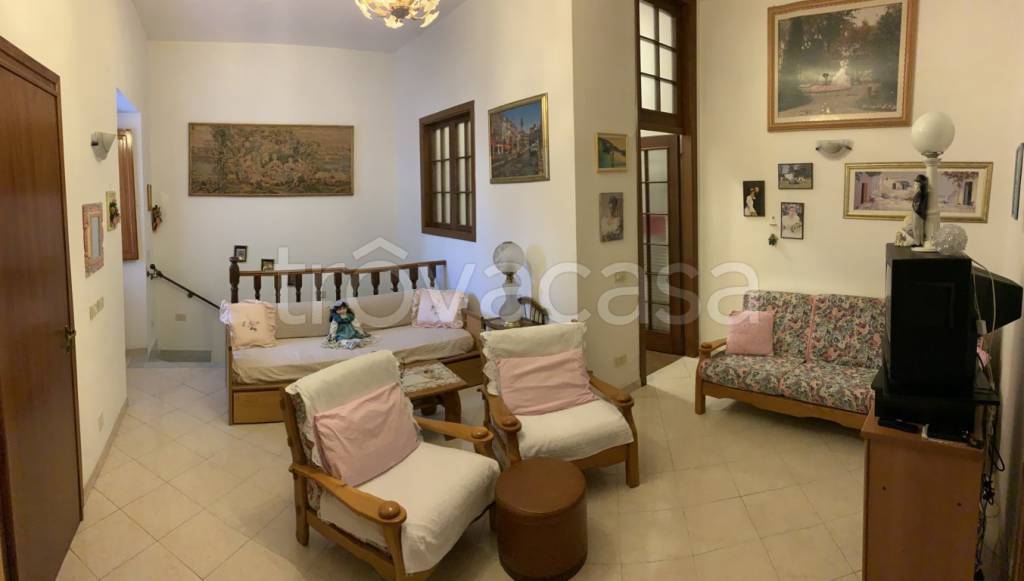 appartamento in vendita a Massa in zona Centro Storico