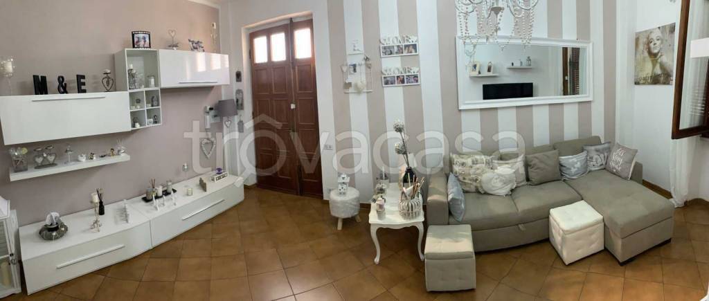 casa indipendente in vendita a Massa