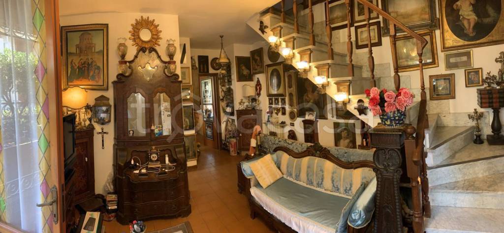 casa indipendente in vendita a Massa in zona Centro Storico