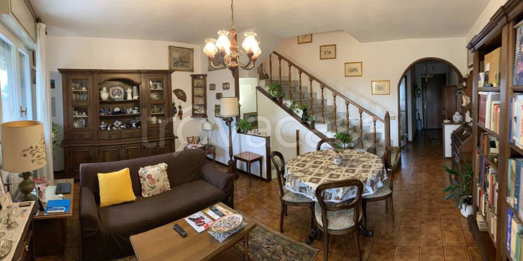 casa indipendente in vendita a Massa in zona Quercioli