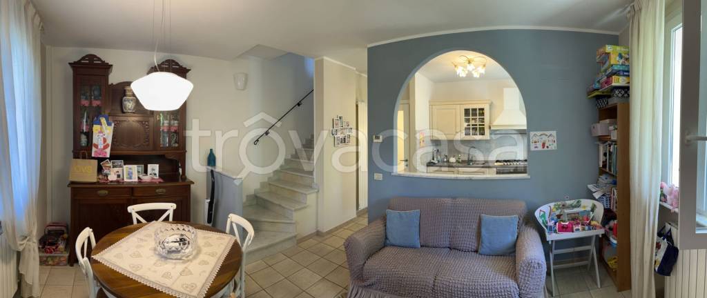 casa indipendente in vendita a Massa in zona Quercioli