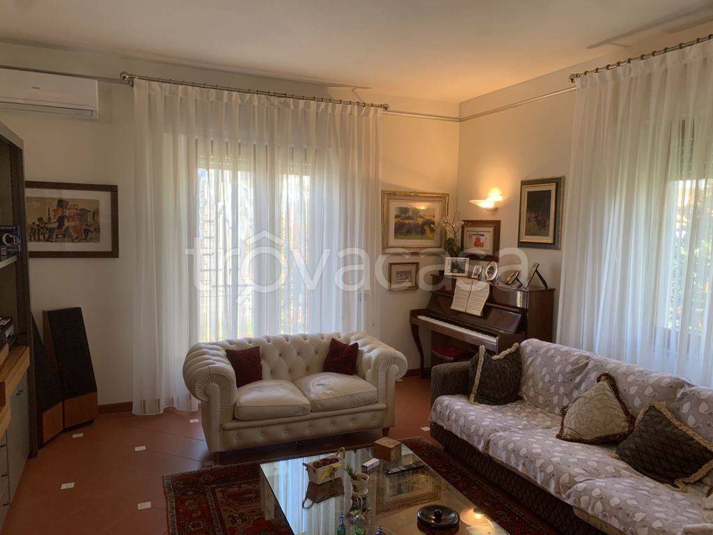 casa indipendente in vendita a Massa in zona Castagnola