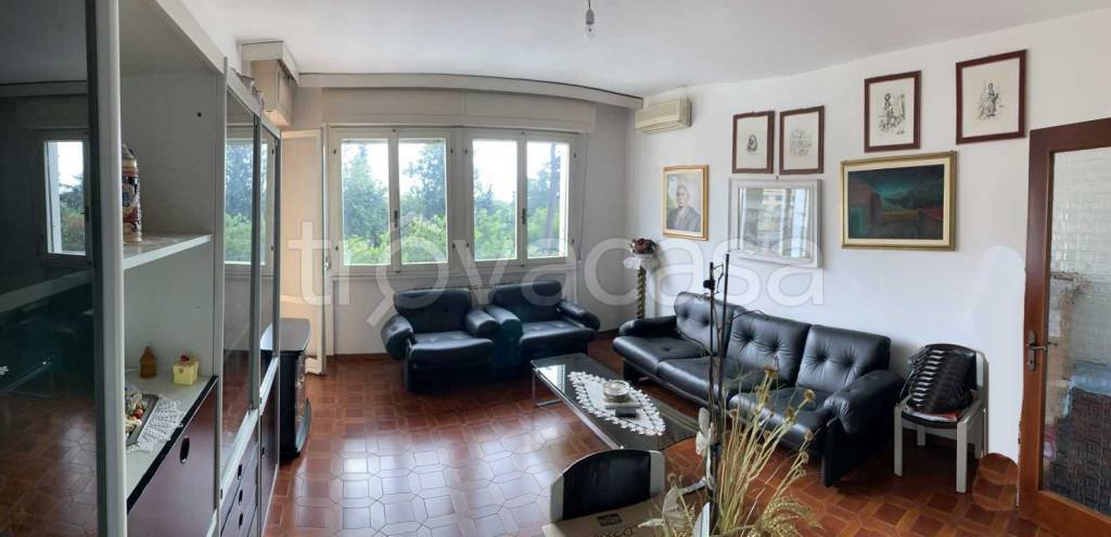 appartamento in vendita a Massa in zona Centro Storico