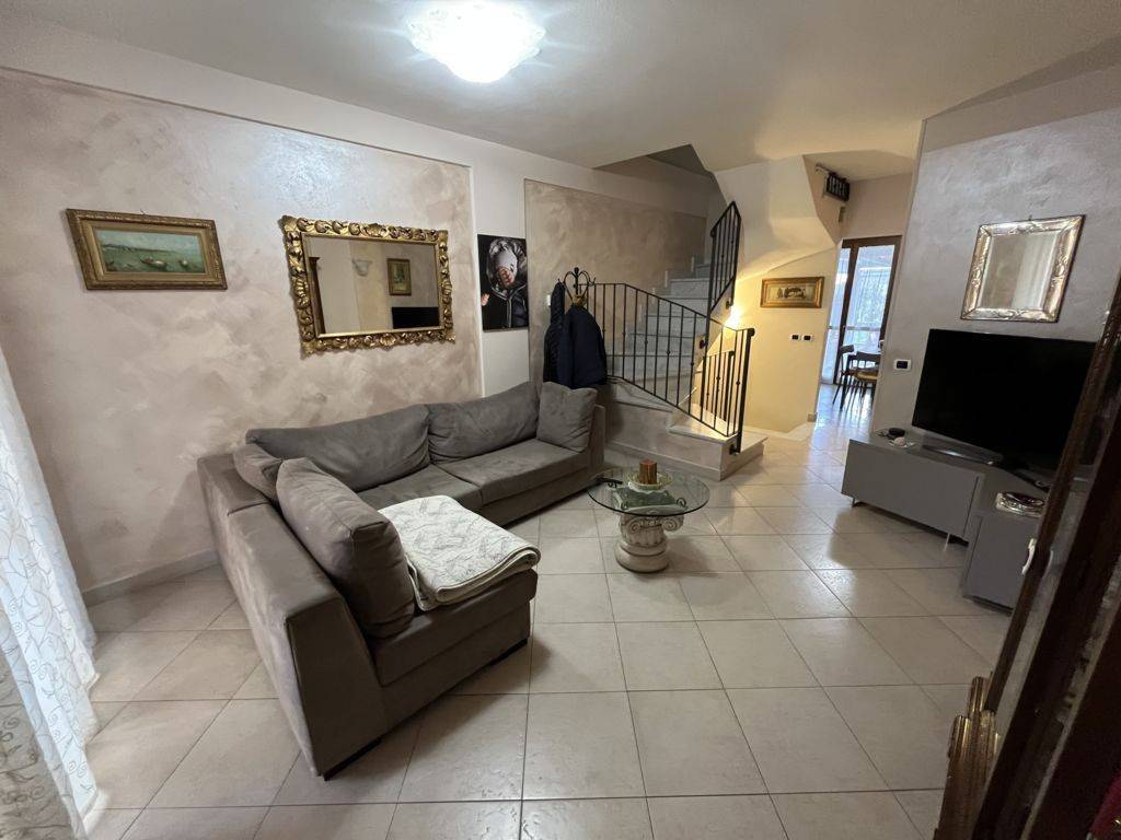 casa indipendente in vendita a Massa in zona Centro Storico