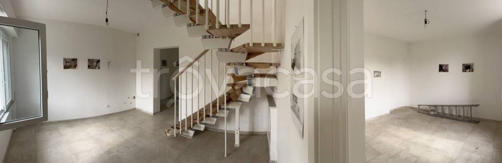 casa indipendente in vendita a Massa in zona Romagnano