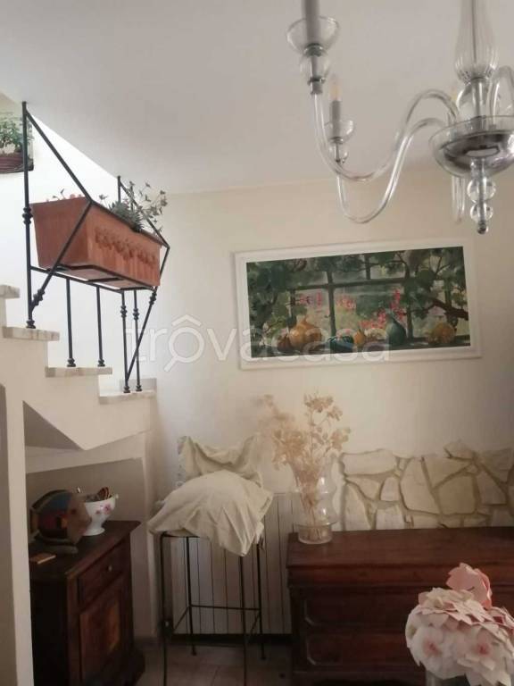 casa indipendente in vendita a Massa in zona Quercioli