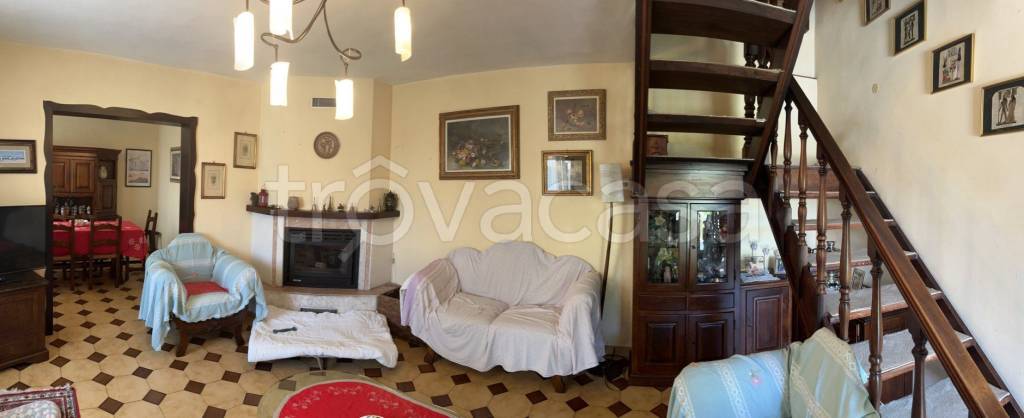 casa indipendente in vendita a Massa in zona Marina di Massa