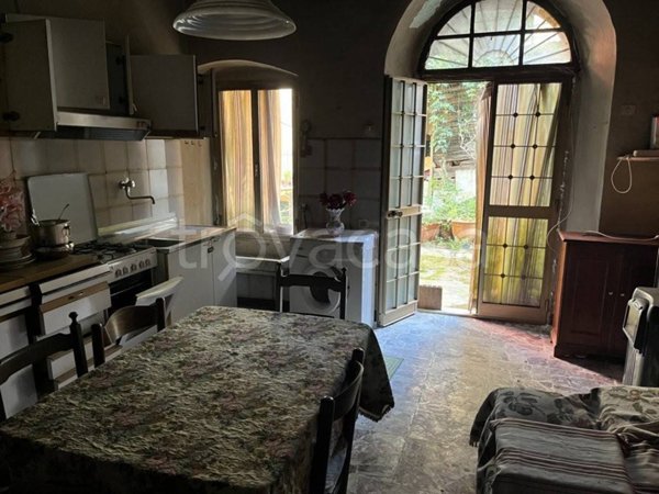 casa indipendente in vendita a Massa in zona Antona