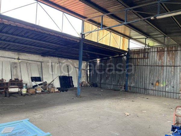 locale commerciale in vendita a Massa in zona Marina di Massa