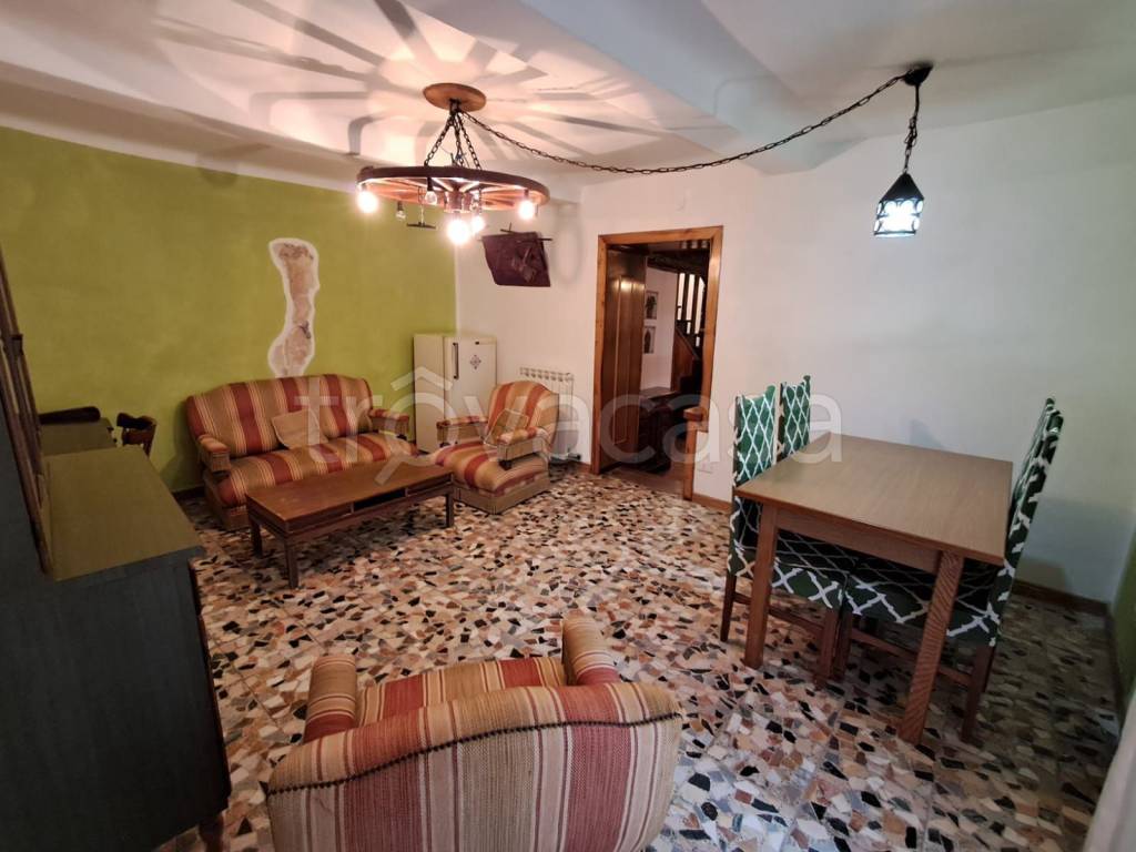 appartamento in vendita a Massa in zona Antona