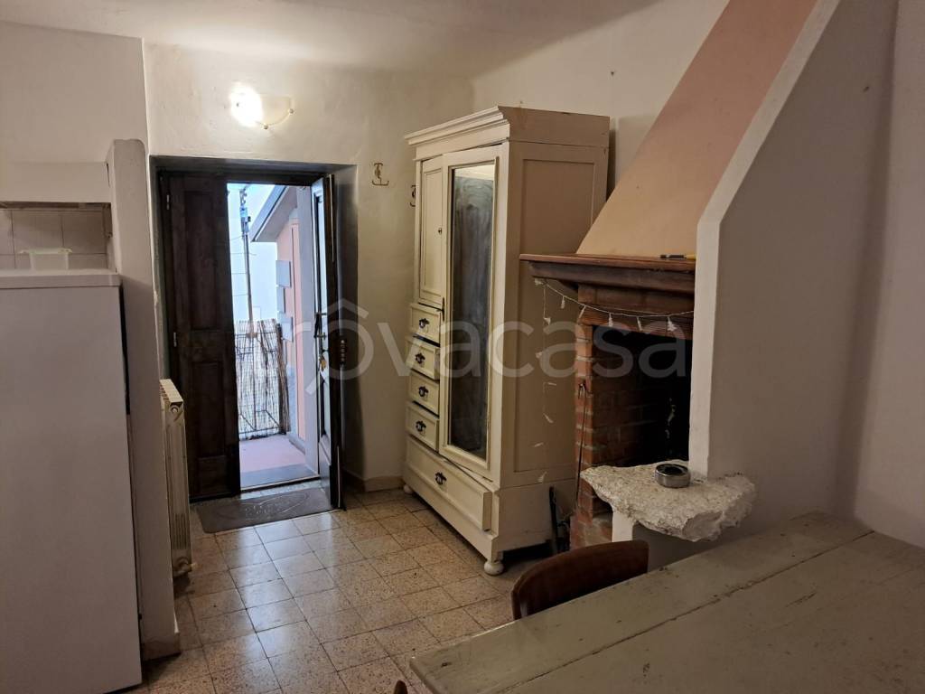 appartamento in vendita a Massa in zona Antona