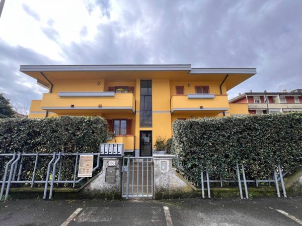 appartamento in vendita a Massa in zona Marina di Massa