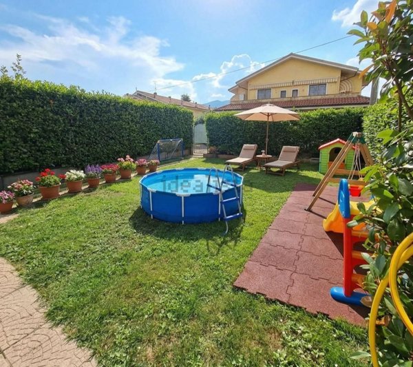 appartamento in vendita a Massa in zona Marina dei Ronchi