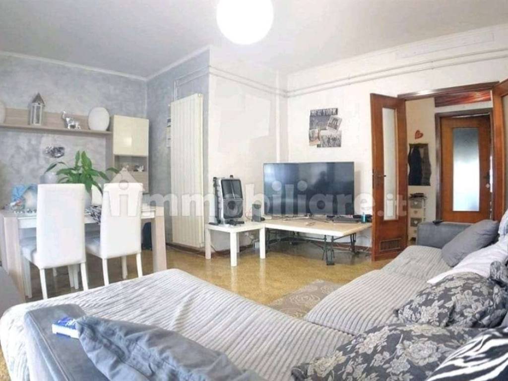 appartamento in vendita a Massa in zona Marina di Massa