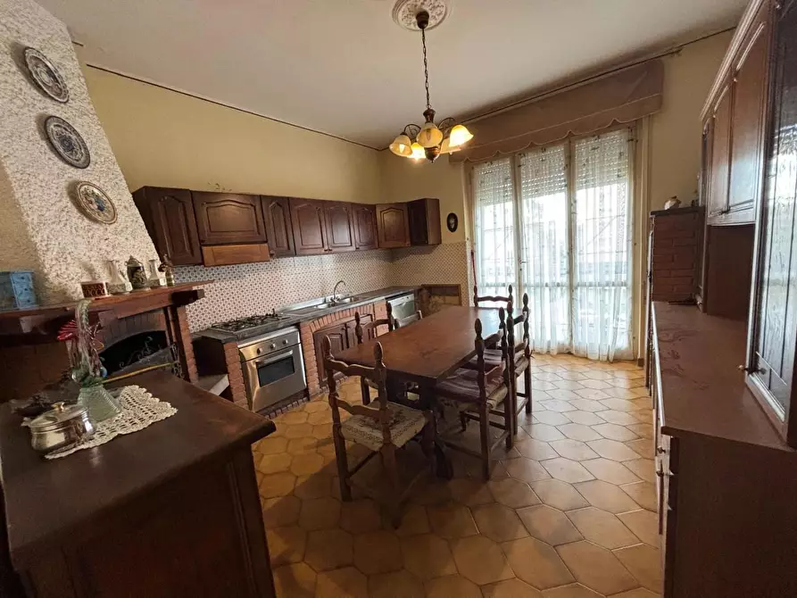 appartamento in vendita a Massa in zona Centro Storico