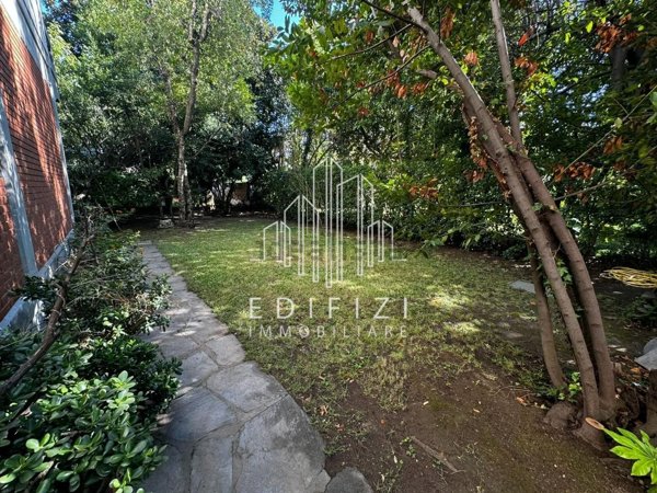 appartamento in vendita a Massa in zona Marina di Massa