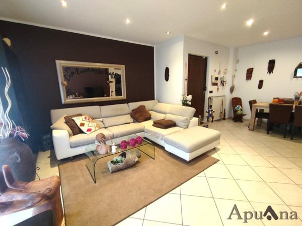 appartamento in vendita a Massa in zona Centro Storico