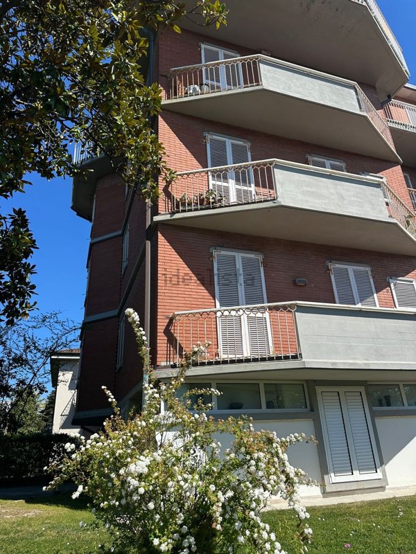 appartamento in vendita a Massa in zona Poveromo