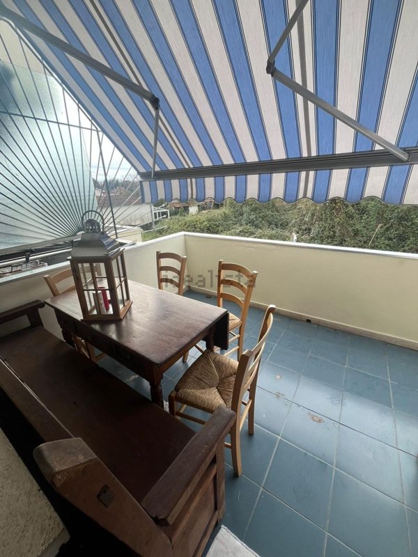 appartamento in vendita a Massa in zona Marina dei Ronchi