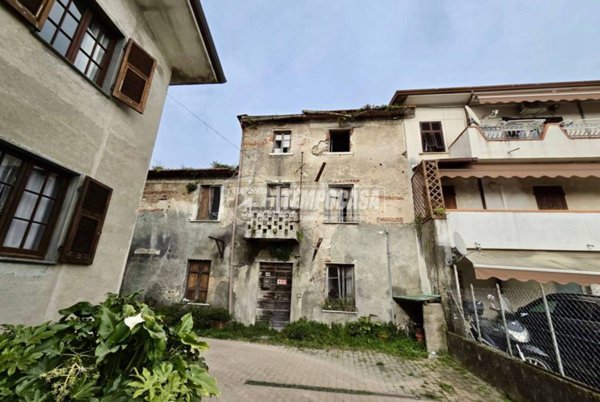 casa indipendente in vendita a Massa in zona Quercioli