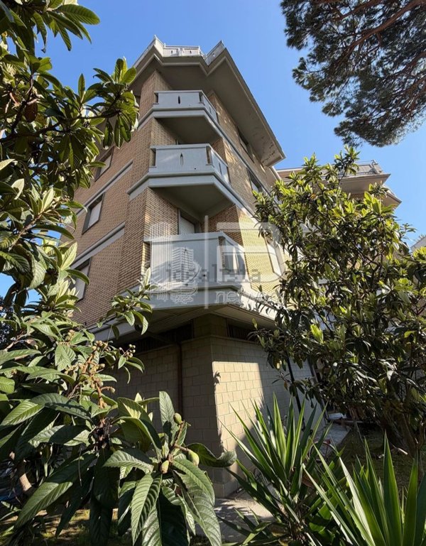 appartamento in vendita a Massa in zona Marina di Massa