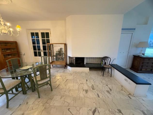 appartamento in vendita a Massa in zona Marina dei Ronchi