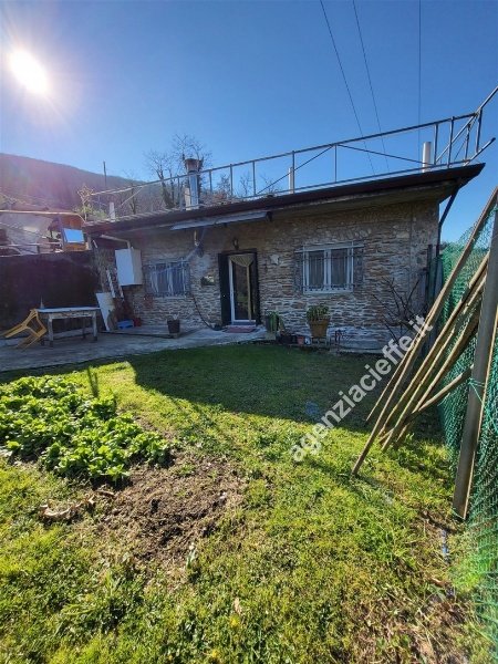 casa indipendente in vendita a Massa in zona Antona