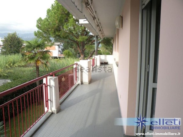 appartamento in vendita a Massa in zona Marina di Massa
