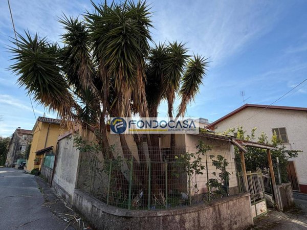casa indipendente in vendita a Massa in zona Centro Storico