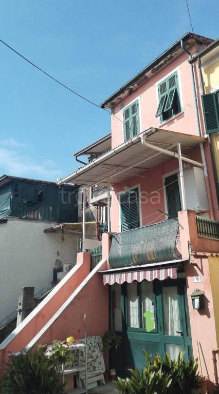 casa indipendente in vendita a Massa in zona Castagnola