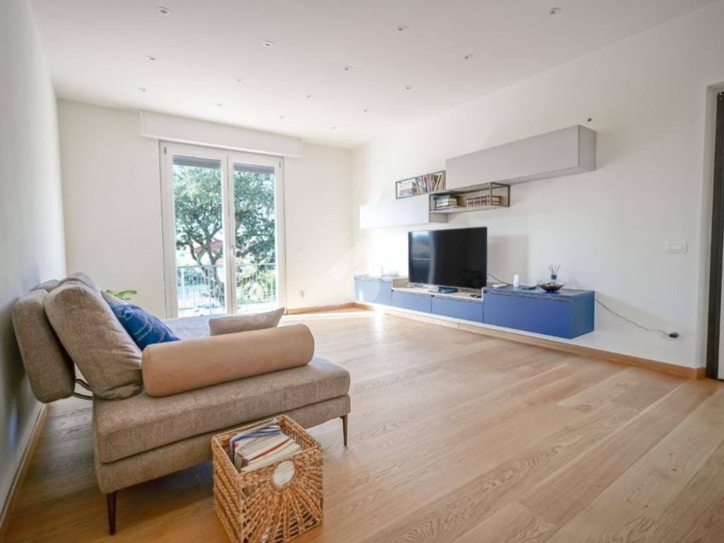 appartamento in vendita a Massa in zona Marina dei Ronchi