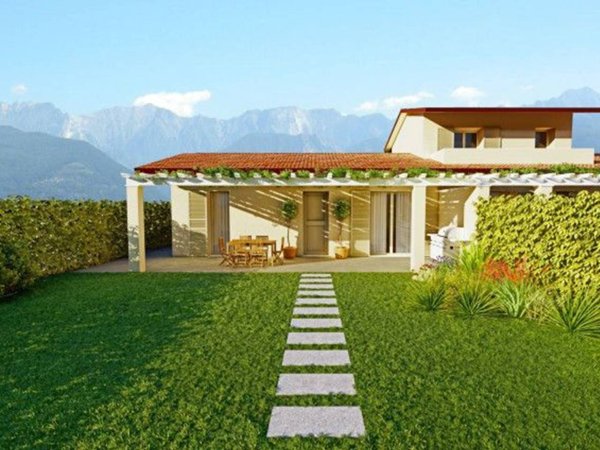 casa indipendente in vendita a Massa in zona Marina di Massa
