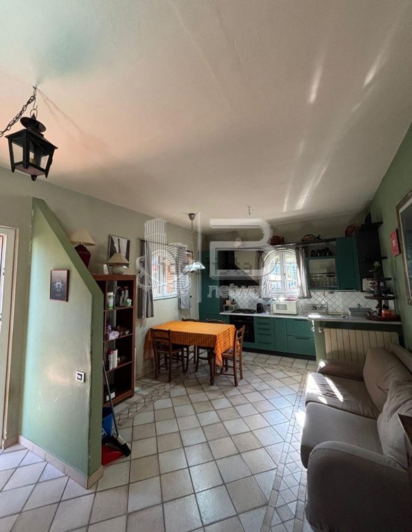 casa indipendente in vendita a Massa in zona Marina dei Ronchi