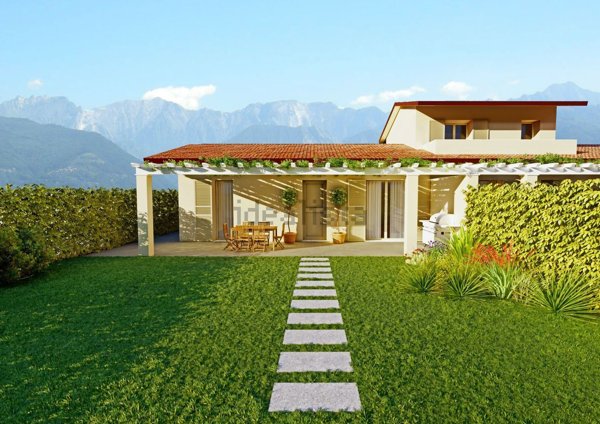 casa indipendente in vendita a Massa in zona Marina di Massa