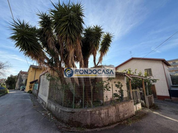 casa indipendente in vendita a Massa in zona Centro Storico
