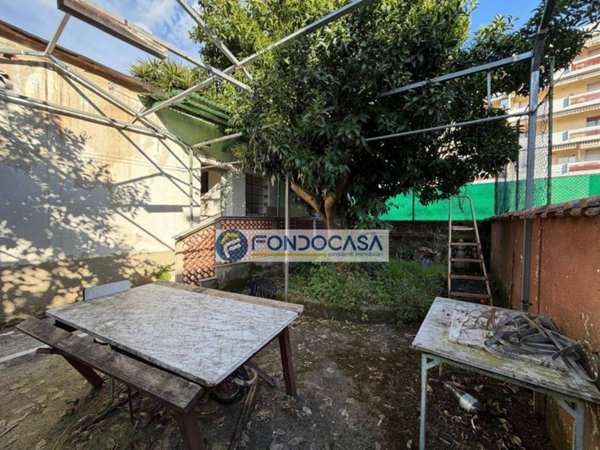 casa indipendente in vendita a Massa in zona Centro Storico