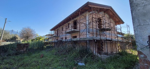 casa indipendente in vendita a Massa in zona Romagnano