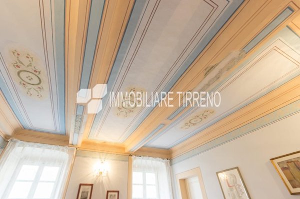 appartamento in vendita a Massa in zona Centro Storico