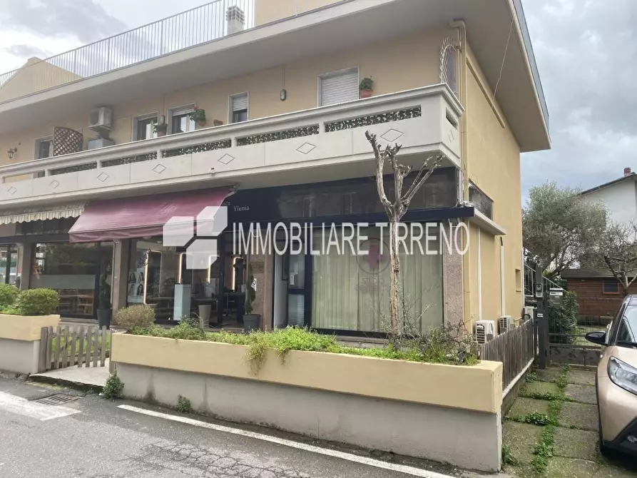 locale commerciale in vendita a Massa in zona Marina di Massa