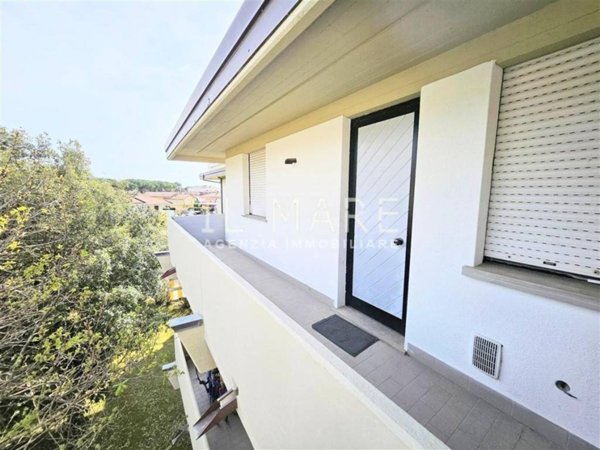 appartamento in vendita a Massa in zona Marina dei Ronchi