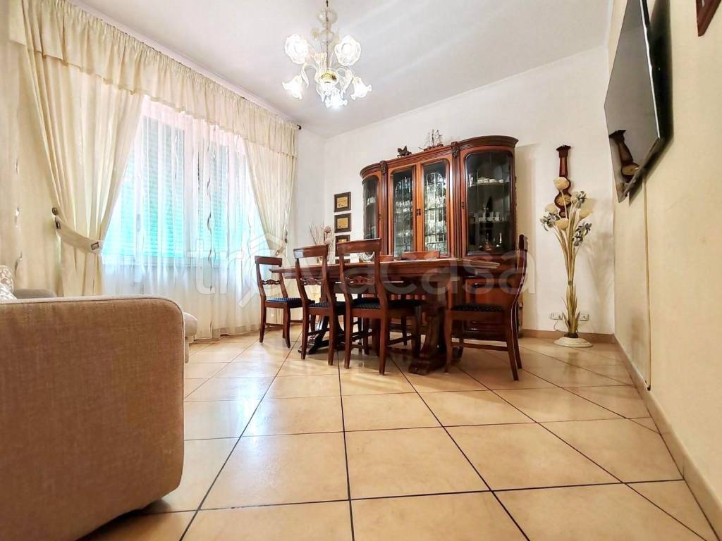 appartamento in vendita a Massa in zona Centro Storico