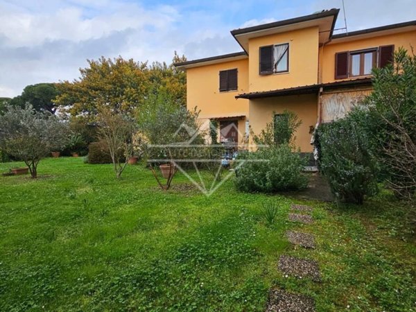 casa indipendente in vendita a Massa