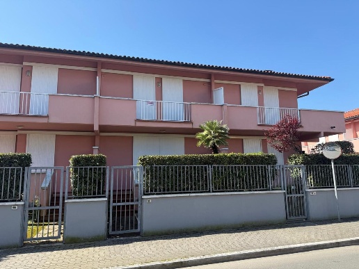 casa indipendente in vendita a Massa in zona Marina di Massa