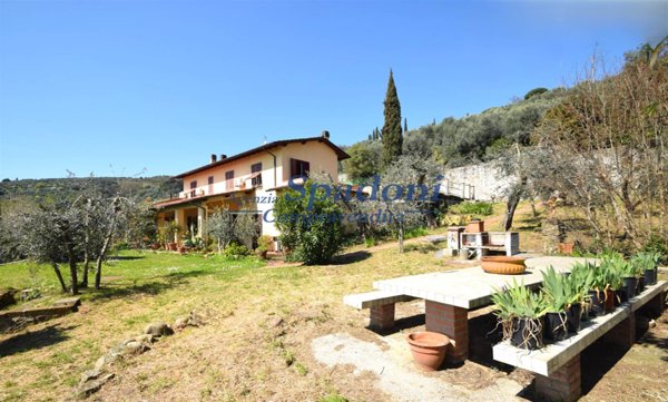 casa indipendente in vendita a Massa