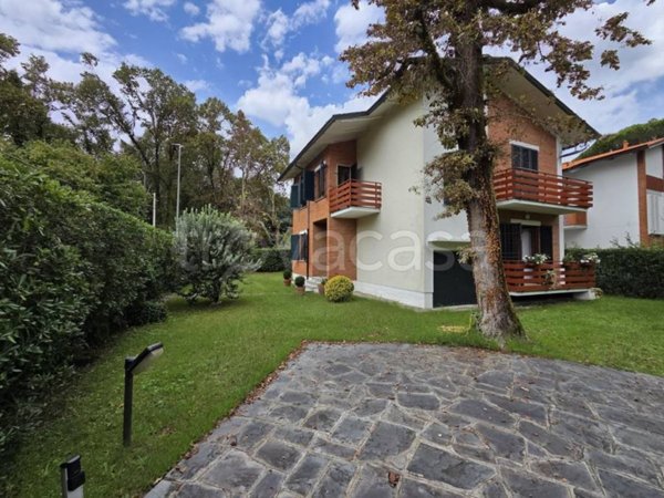 casa indipendente in vendita a Massa in zona Poveromo