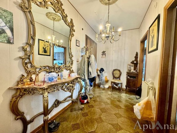 appartamento in vendita a Massa in zona Centro Storico