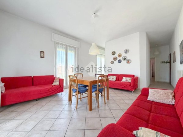 appartamento in vendita a Massa in zona Marina di Massa