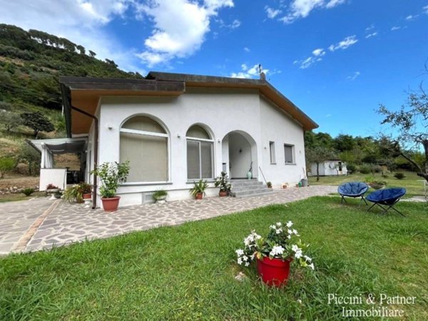 casa indipendente in vendita a Massa in zona Mirteto